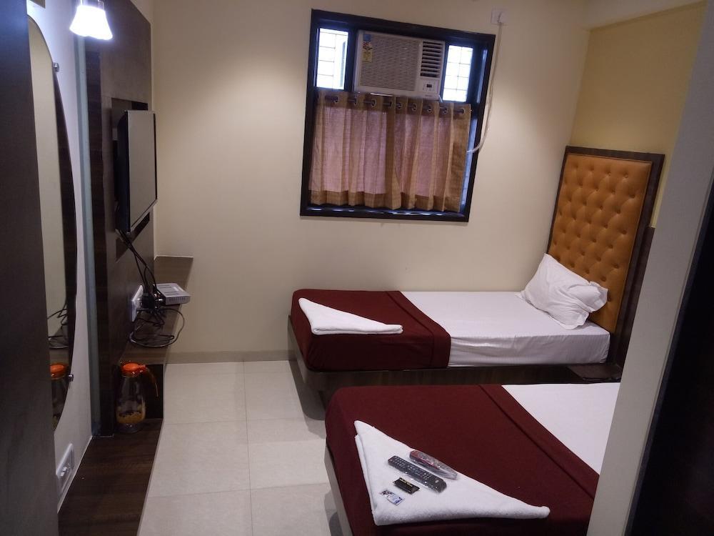 Oyo 76486 Silver Moon Mumbai Bagian luar foto