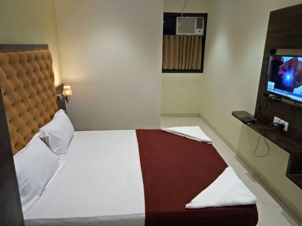 Oyo 76486 Silver Moon Mumbai Bagian luar foto