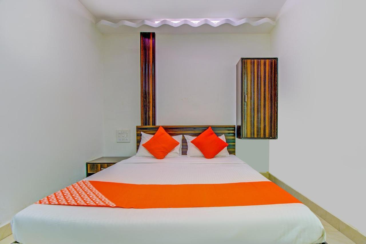 Oyo 76486 Silver Moon Mumbai Bagian luar foto