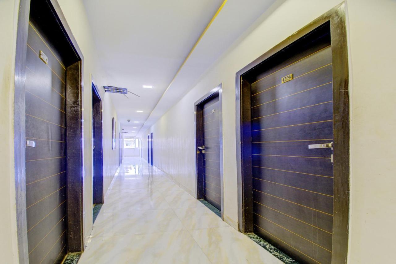 Oyo 76486 Silver Moon Mumbai Bagian luar foto