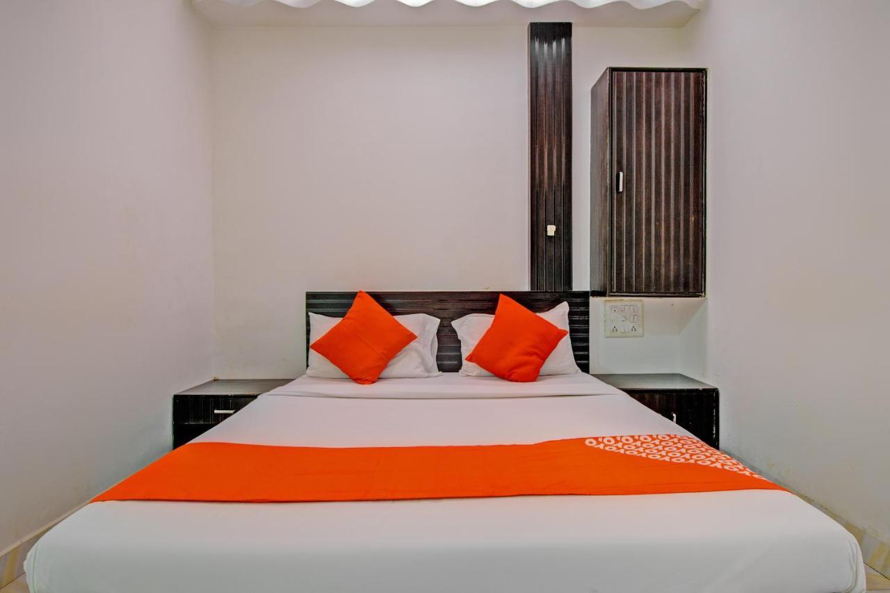 Oyo 76486 Silver Moon Mumbai Bagian luar foto