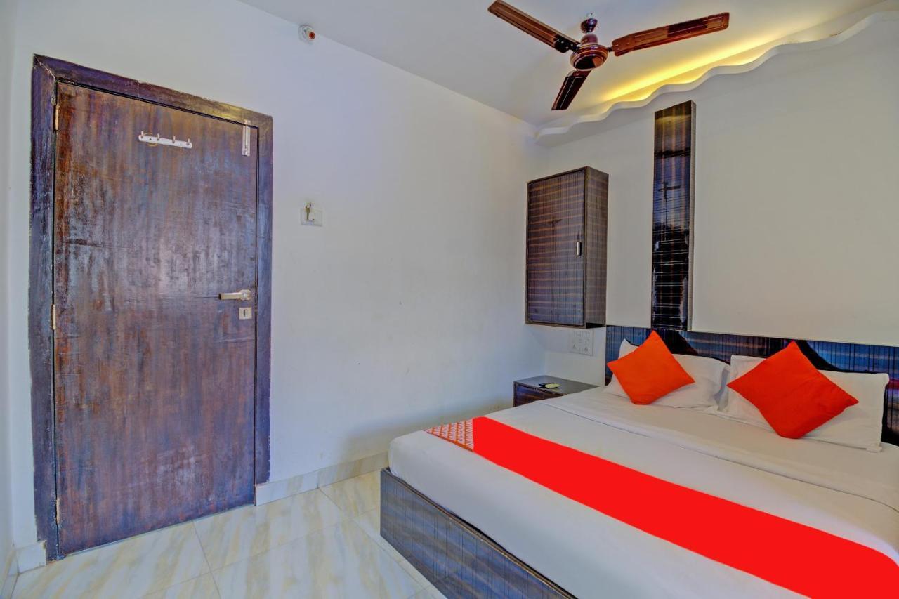 Oyo 76486 Silver Moon Mumbai Bagian luar foto